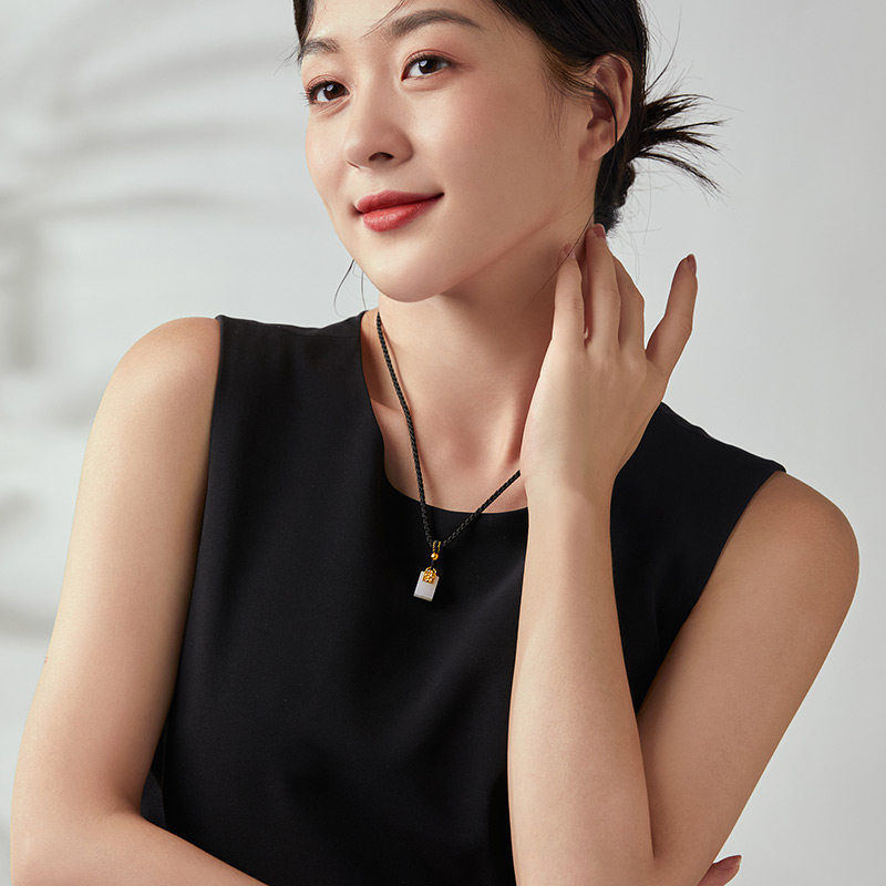 周六福金镶玉男女款印章挂坠白玉 周六福定价黄金吊坠