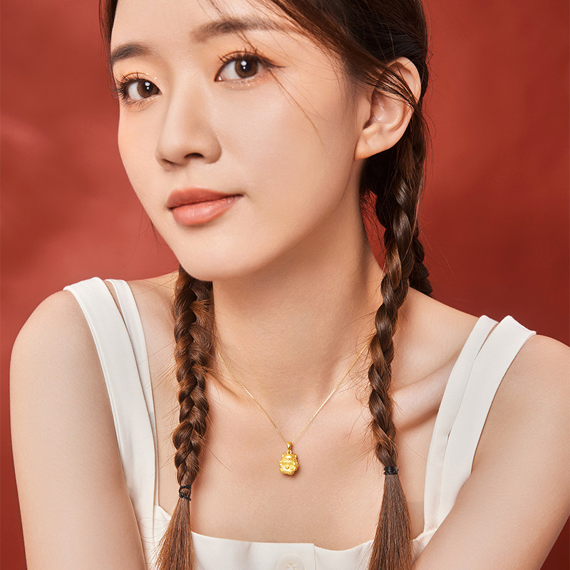 周六福女3d硬金如意灵猫系列挂坠 周六福颈饰