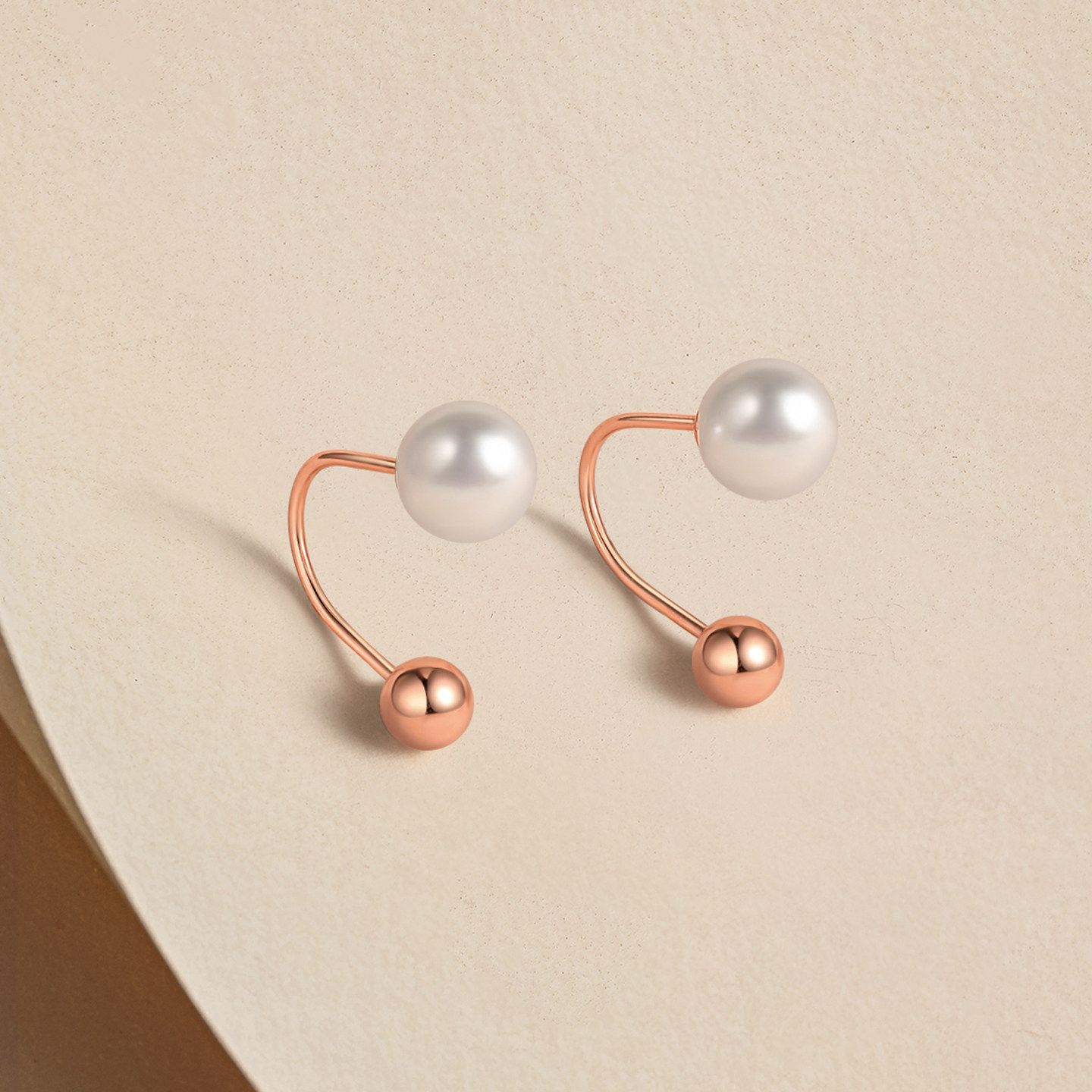 周六福18K珍珠耳饰女款淡水珍珠个性优雅近圆金珠耳钉新年礼物,淘宝优惠券,粉丝福利购,淘宝优惠卷