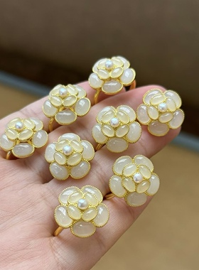 天然和田玉藕粉料山茶花活口戒指925纯银镶嵌女士款小花指环戒圈