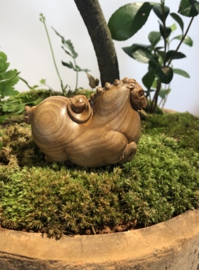 绿檀木雕唐马生肖马马上有钱文玩把件原木雕刻茶宠