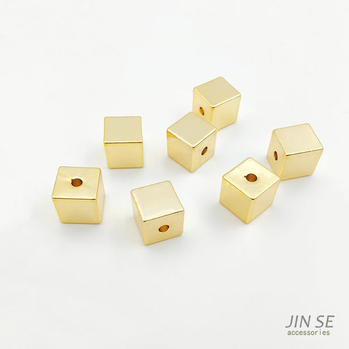 镀真金保色光面实心正方形隔珠方块珠散珠diy串手串项链饰品配件 - 图1