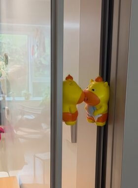 创意硅胶门挡儿童防夹手缓冲垫可爱卡通回弹玩偶卫生间门后免打孔