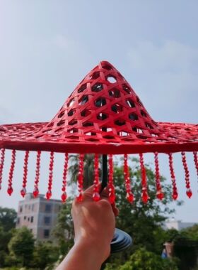 成人跳舞斗笠帽子广场舞成人流苏民族舞演出道具红色竹编舞蹈斗笠