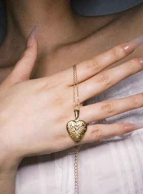 DosPuntos爱心相框项链