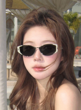 2026新款时尚猫眼墨镜女方圆脸显瘦夏季度假防紫外线遮阳太阳镜潮