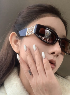 复古方框墨镜女士欧美风时髦窄框高级感太阳镜镂空珍珠镜腿遮阳镜