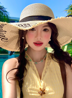 度假风字母蝴蝶结编织草帽女海边