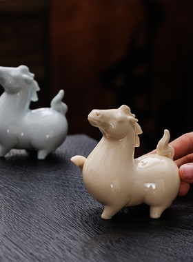 陶瓷红马小摆件家居客厅书房办公室桌面博古架装饰品茶玩可爱唐马