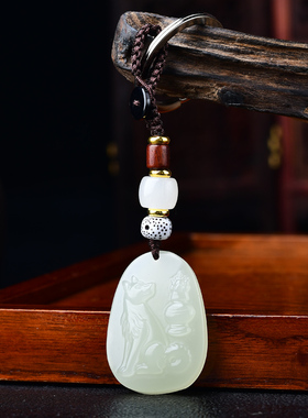 天犬踏龟吉贵宏和田玉吊坠属马