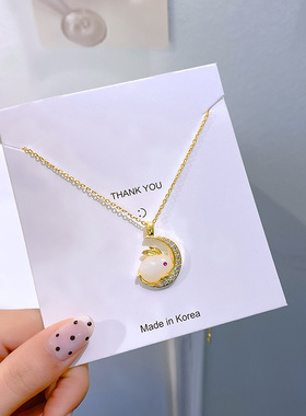 诗予饰玉兔锆石月亮钛钢女项链