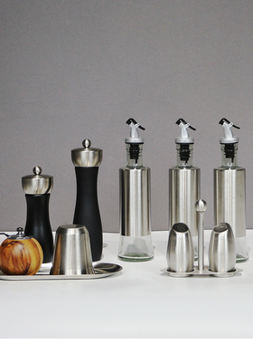 样板房厨房厨具摆件组合软装饰品不锈钢锅具砧板花艺套装道具轻奢