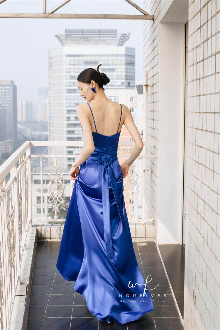 Nomeives宝蓝优雅气质显瘦吊带新娘晨袍晚礼服高端醋酸缎面敬酒服 - 图2
