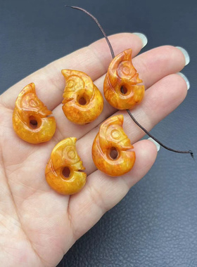 岫玉做旧立体雕刻吊坠挂件