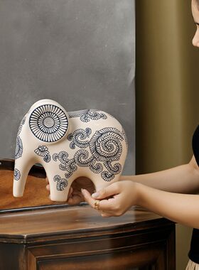 新中式陶瓷大象景德镇青花瓷器吉象如意摆件家居酒柜电视柜装饰品