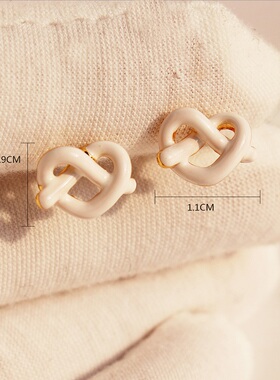 Valentine's Day Red Heart Stud Earrings 情人节红色爱心耳钉女