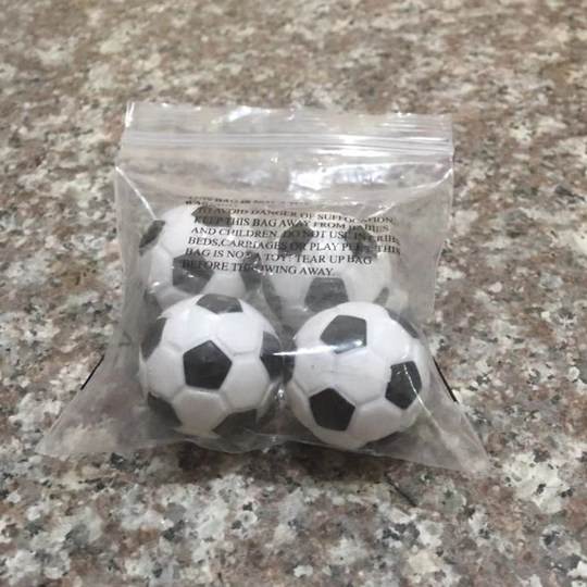 Kindertisch-Kunststoffzubehör, schwarz-weißer kleiner Fußball