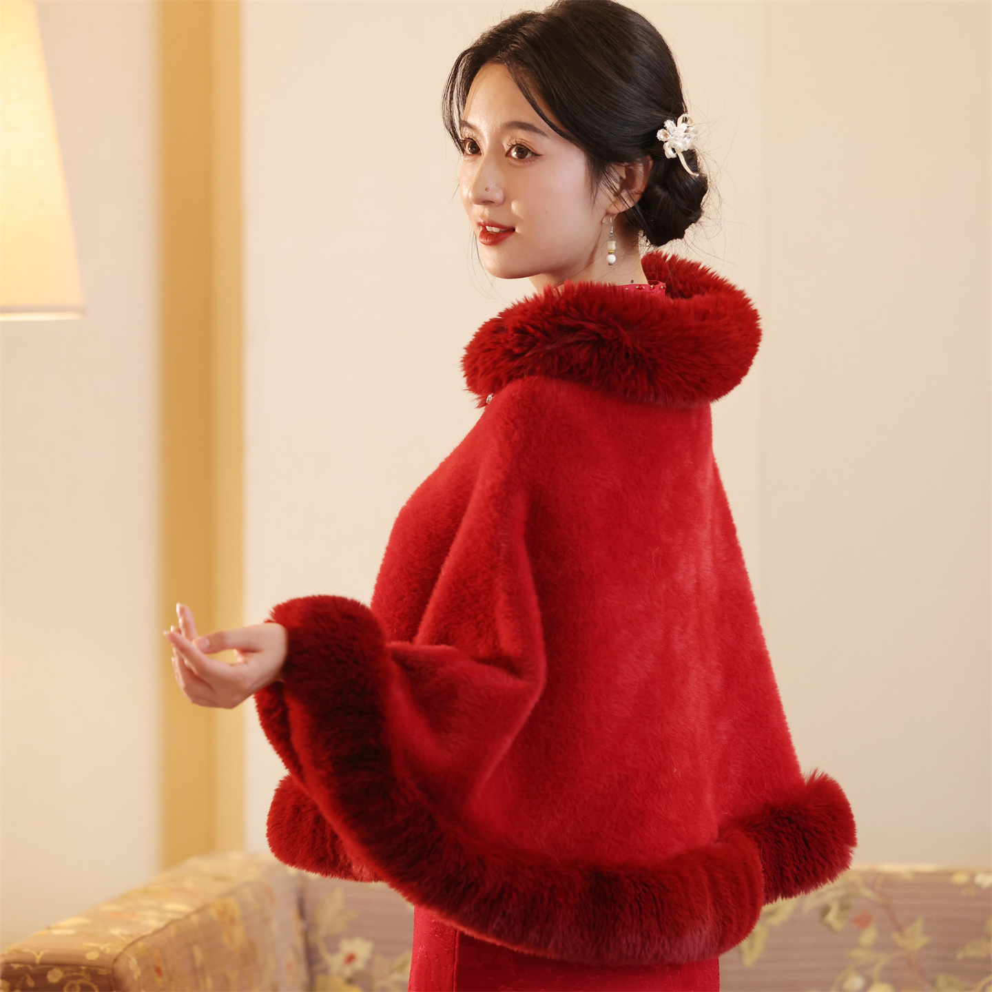 酒红色新娘敬酒服旗袍订婚礼服披肩婚纱外搭秋冬结婚保暖外披斗篷 - 图2