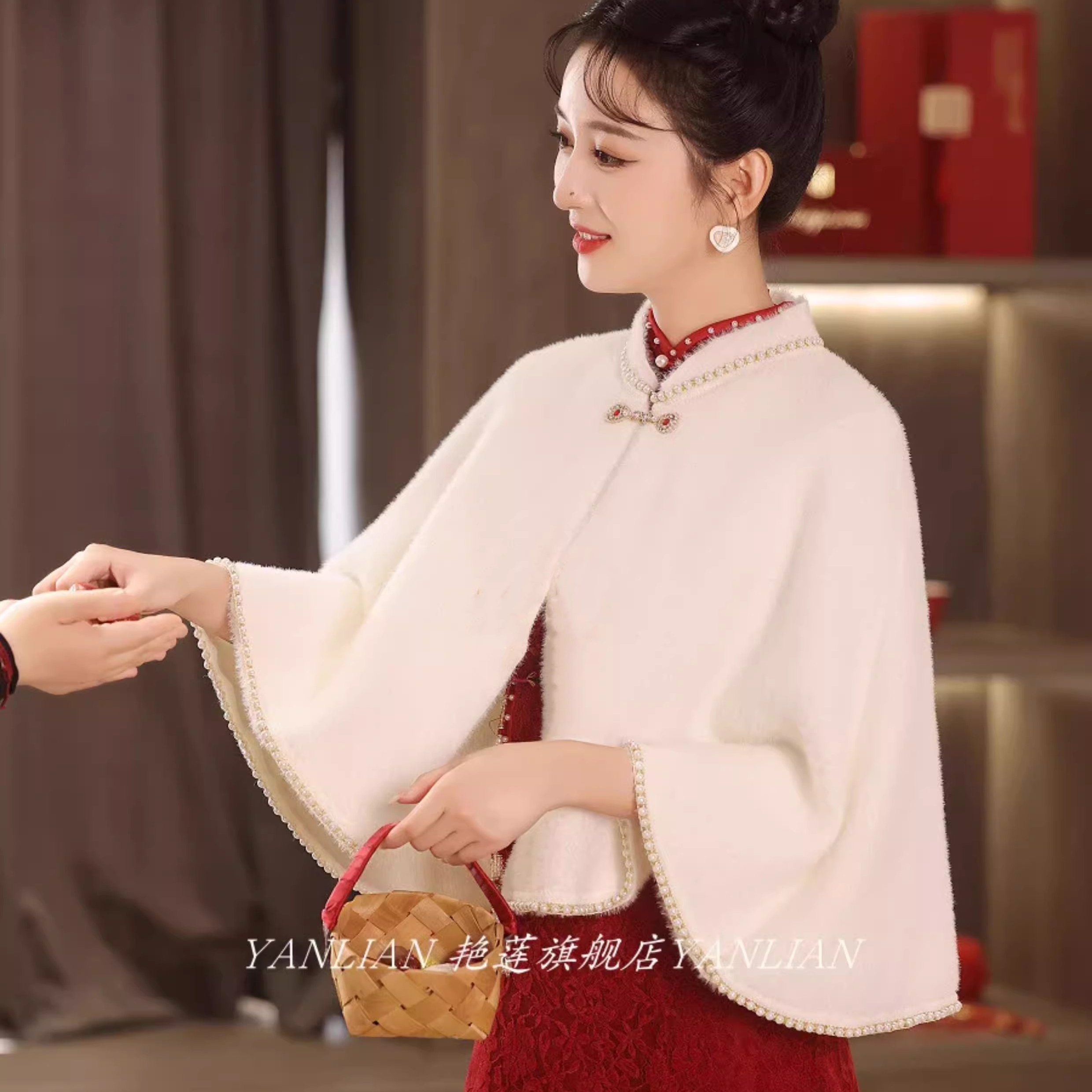 婚纱毛披肩保暖旗袍敬酒服新娘订婚礼服结婚斗篷外套披风秋冬季女 - 图1