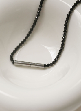 一枝橘复古黑水晶细项链