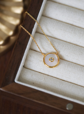 一枝橘贝母铜镀金女通勤风项链