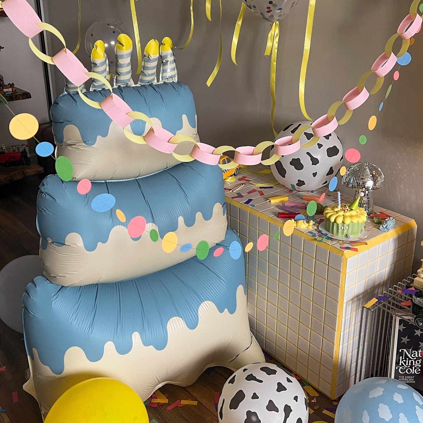蓝色三层奶油大蛋糕气球站立款男孩生日节日派对装饰用品拍照道具,淘宝优惠券,粉丝福利购,淘宝优惠卷