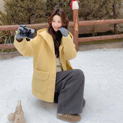 新B100-867黄色甜美减龄加连帽巨好看呢子大衣女冬款小毛个子厚宽 - 图0