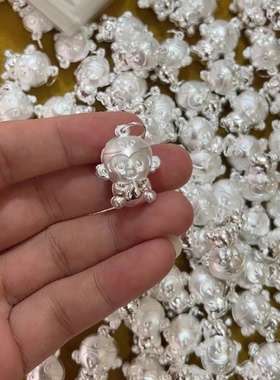 999足银金色纯银小猴子猴哥孙悟空生肖猴子吊坠礼品红绳项链配件