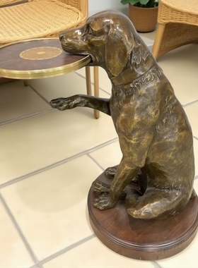 铜雕塑看门狗托盘可作为边桌