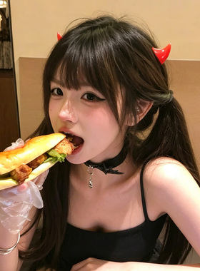 软萌少女红色恶魔角发夹女