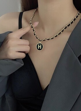 黑色皮革锁链链条滴油吊坠H项链