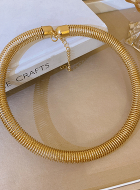 欧美夸张金色螺纹项圈