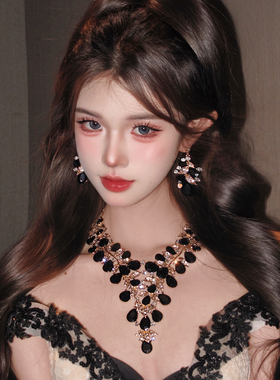 甜辣千金宫廷风黑色锆石项链耳环