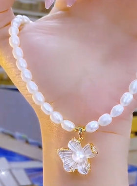 时尚独特百搭花瓣珍珠吊坠项链女