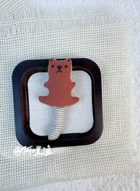 日系软萌条纹尾巴小猫胸针原创手作玩偶别针衣服背包装饰饰品可爱