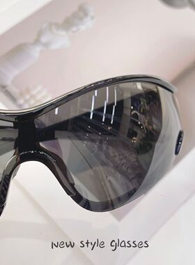 欧美红色大框Y2K太阳眼镜男女蛤蟆镜时尚骑行防风墨镜显瘦防晒女