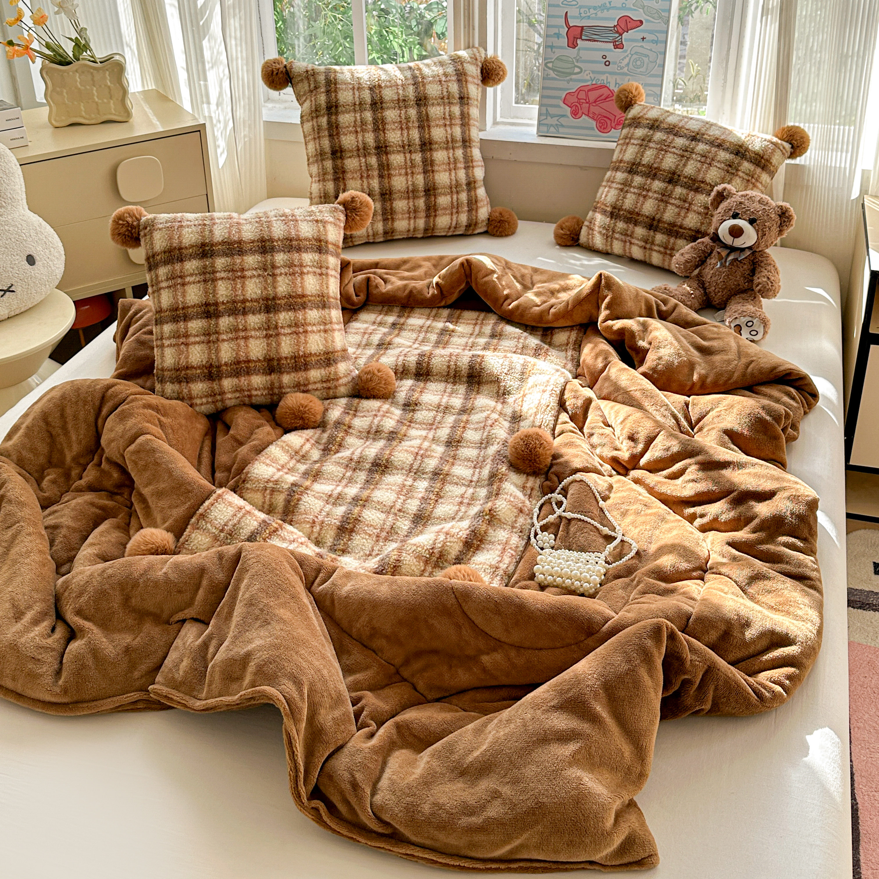 格子牛奶绒抱枕被子两用午睡秋冬加厚保暖车用靠垫枕头毯二合一新,淘宝优惠券,粉丝福利购,淘宝优惠卷