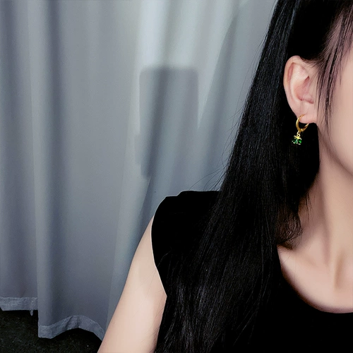 Ретро цирконий, небольшие дизайнерские серьги, французский ретро стиль, яркий броский стиль, изысканный стиль, тренд сезона