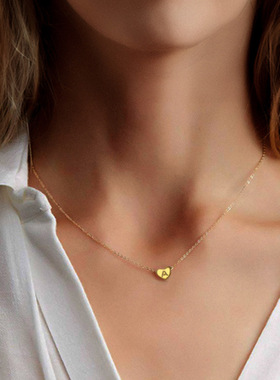 小爱心字母项链女款2024新款轻奢小众女士锁骨链钛钢金色不掉色