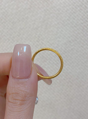 纤细显白!2026年新款招财百搭舒适磨砂黄金色戒指不掉色情侣逼真