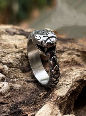 ROCK PUNK”灵蛇戒指“生肖个性时尚指环钛钢不掉色欧美潮牌饰品