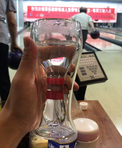 Шарик для боулинга SH поставляет бутылку для бутылки в форме боулинга.