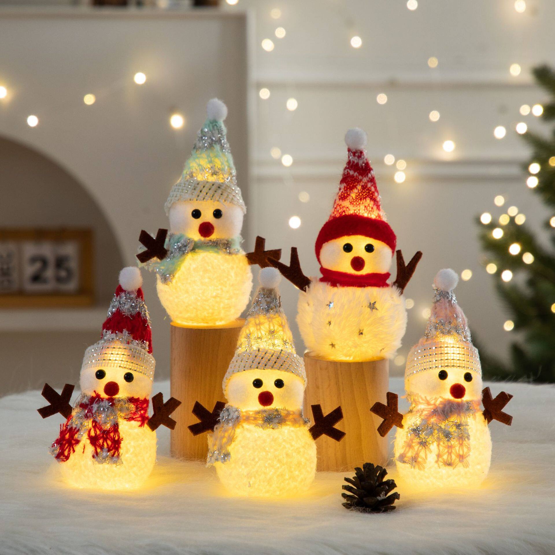 品新款披风雪人娃娃桌面摆件商场橱窗场景布置圣诞用品实用伴手礼 - 图2