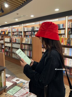 显白显脸小红色丝绒蝴蝶结渔夫帽