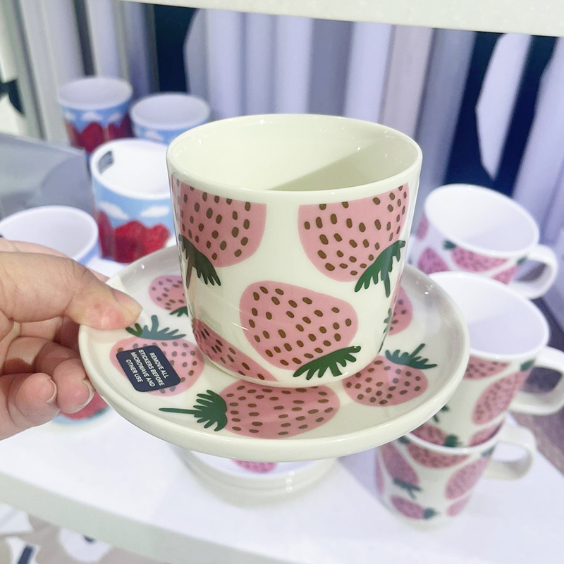 日本marimekko Mansikka粉色草莓限定马克杯陶瓷手握杯圆盘小碗碟-图3