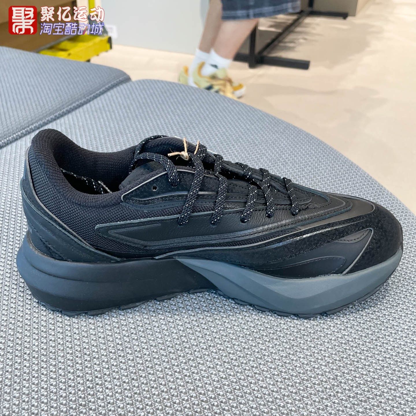 阿迪达斯男子冬季新款缓震防泼保暖运动休闲跑步鞋 JP7772 JP7773 - 图0