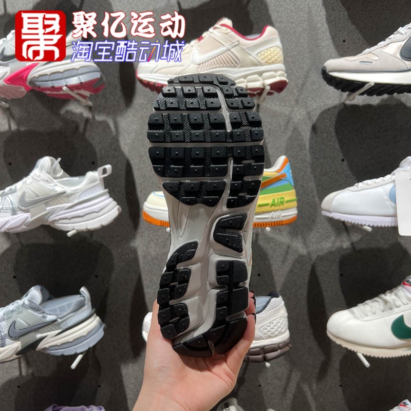 Nike耐克2024夏新款ZOOM VOMERO 5女子透气运动休闲鞋 FN6742-001 - 图2