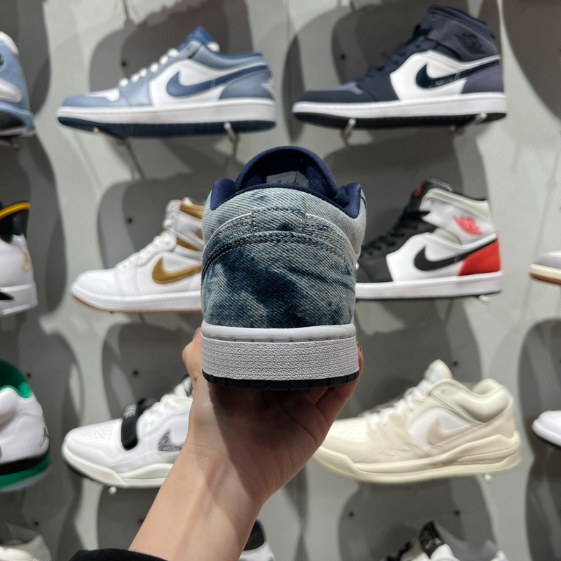 Nike耐克男鞋2024夏季新款JORDAN 1经典运动低帮篮球鞋CZ8455-100 - 图2