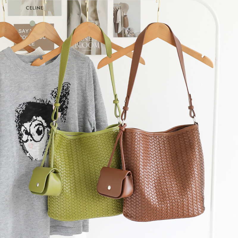 韩版休闲托特编织包女百搭简约单肩子母包小众设计通勤腋下水桶包,淘宝优惠券,粉丝福利购,淘宝优惠卷
