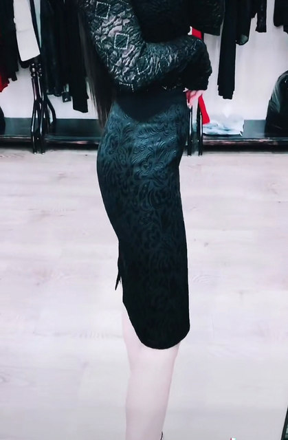 New Autumn Arrivals in Designs and Colors Back Slit Commuting Style One-Step Skirt